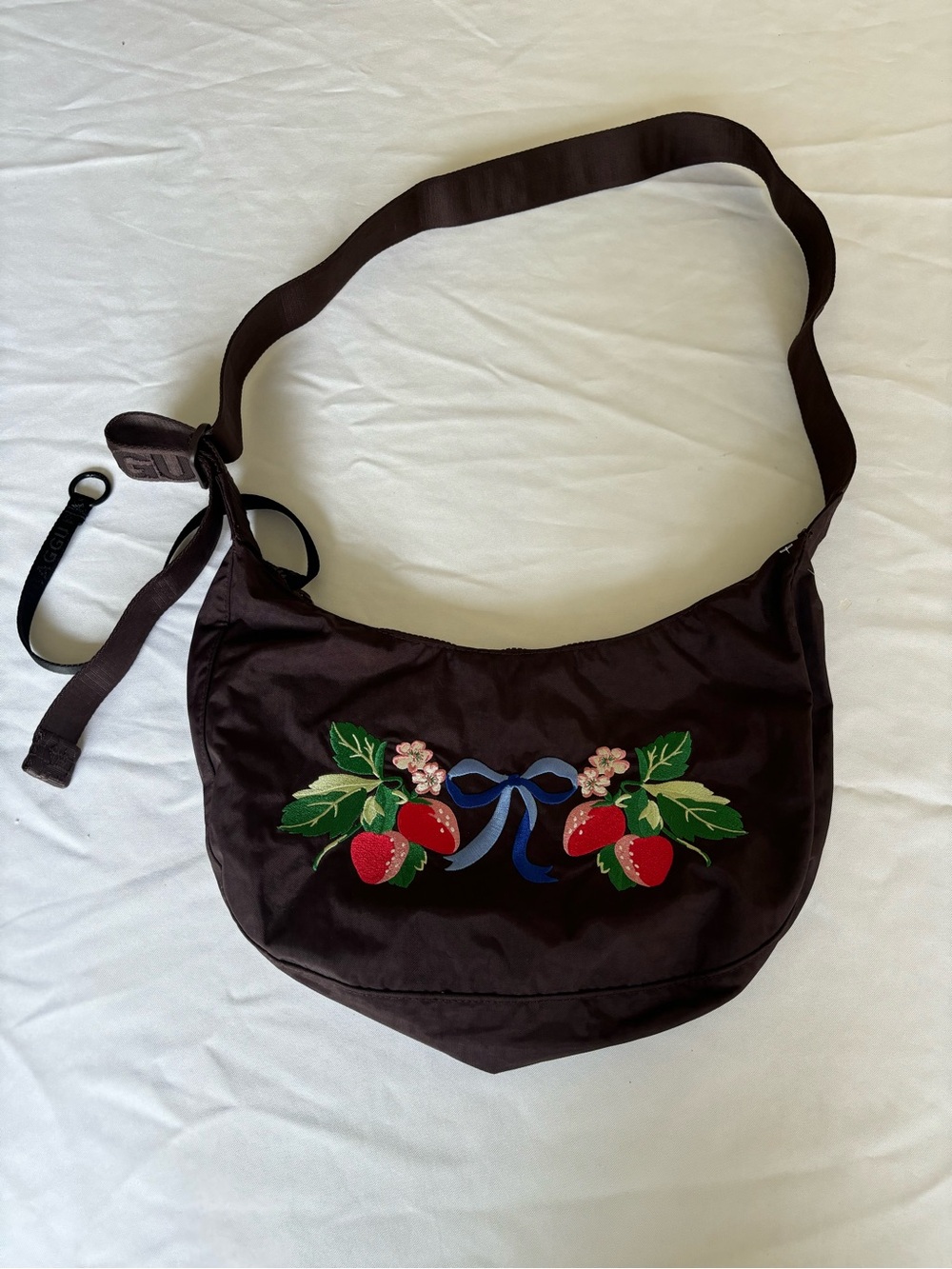 Baggu Medium Crescent Bag Embroidered Strawberry Chocolate Plum bag NWOT
